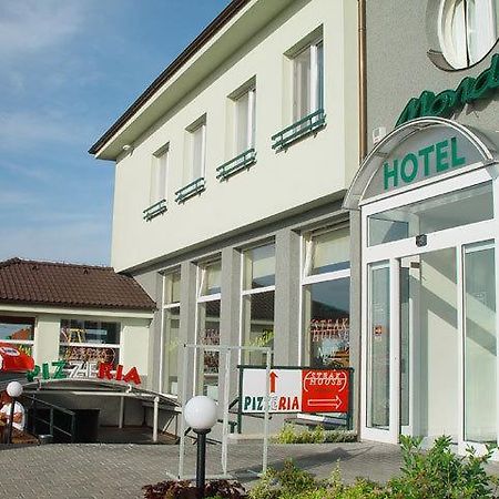 Mondeo Prague Hotell Exteriör bild